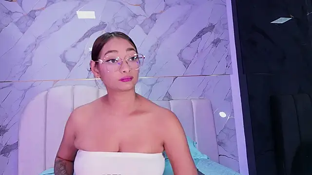 Snapshot of vale_ross_ chatting on May 2026 03:12:01 AM vale ross online show from May 2026 03:12:01 AM