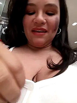 Snapshot of Julieta-tits chatting on December 2024 07:34:02 PM Julieta-tits online show from December 2024 07:34:02 PM