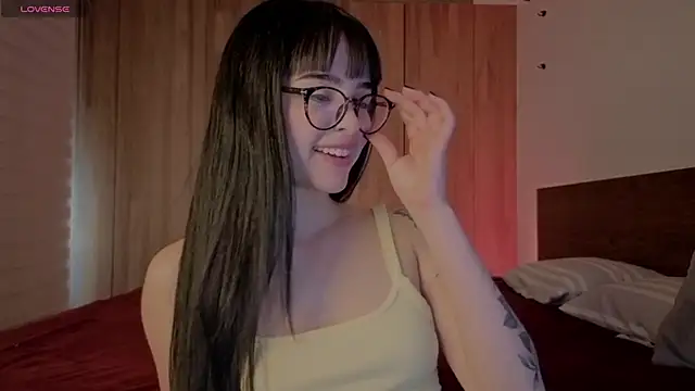 Snapshot of Roxxy_mora chatting on June 2026 10:21:02 PM Roxxy mora online show from June 2026 10:21:02 PM