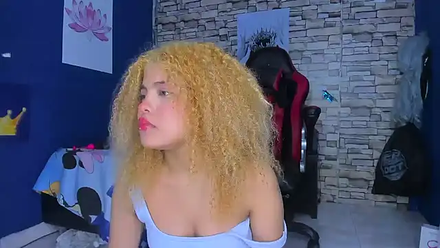 Snapshot of sofiacastillo01 chatting on February 2025 04:05:01 PM sofiacastillo01 online show from February 2025 04:05:01 PM