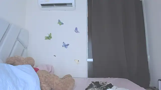 sofiacastillo01 online show from February 2026 01:47:01 PM