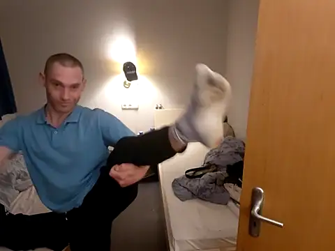 Snapshot of Bartzrl chatting on September 2025 07:28:01 PM Bartzrl online show from September 2025 07:28:01 PM