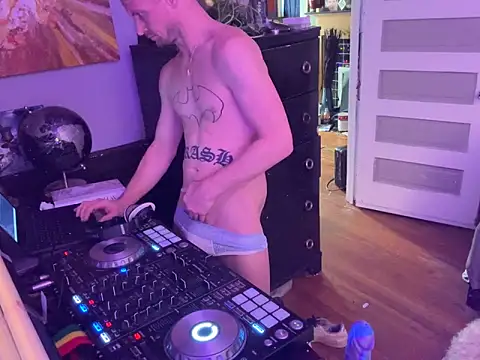 trash4cash online show from November 2025 06:07:02 PM