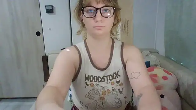 emerieskye20 online show from November 2025 03:12:02 PM