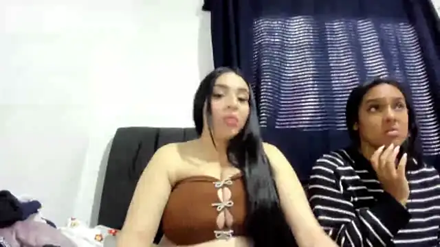Snapshot of EmmaHole_ chatting on May 2026 09:13:01 PM EmmaHole online show from May 2026 09:13:01 PM