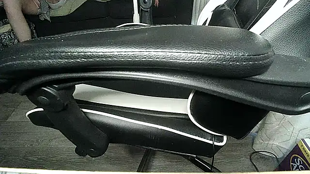 Snapshot of Hellojeremy chatting on January 2025 12:01:01 AM Hellojeremy online show from January 2025 12:01:01 AM