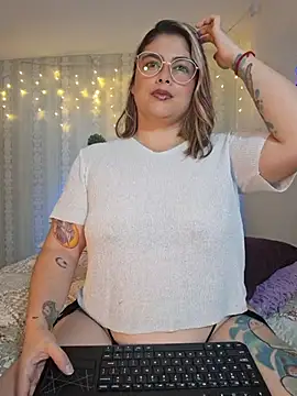 Juliietha servas online show from March 2026 10:02:02 PM