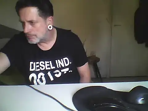 Snapshot of oopsxx chatting on February 2025 11:22:02 AM oopsxx online show from February 2025 11:22:02 AM