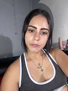 Snapshot of Azuna25 chatting on April 2026 11:14:02 PM Azuna25 online show from April 2026 11:14:02 PM