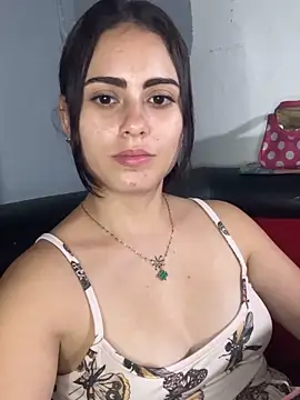 Snapshot of Azuna25 chatting on April 2026 02:04:02 AM Azuna25 online show from April 2026 02:04:02 AM