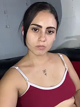 Snapshot of Azuna25 chatting on May 2026 08:25:01 PM Azuna25 online show from May 2026 08:25:01 PM
