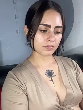 Snapshot of Azuna25 chatting on May 2026 08:15:01 PM Azuna25 online show from May 2026 08:15:01 PM