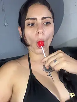 Snapshot of Azuna25 chatting on May 2026 01:36:02 AM Azuna25 online show from May 2026 01:36:02 AM