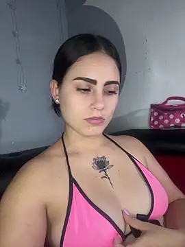 Snapshot of Azuna25 chatting on May 2026 07:59:02 PM Azuna25 online show from May 2026 07:59:02 PM