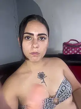 Snapshot of Azuna25 chatting on June 2026 09:31:01 PM Azuna25 online show from June 2026 09:31:01 PM