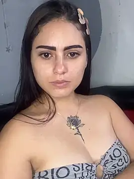 Snapshot of Azuna25 chatting on June 2026 12:32:02 AM Azuna25 online show from June 2026 12:32:02 AM