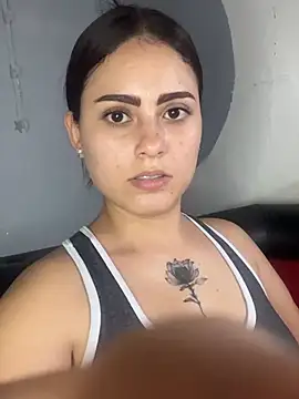 Snapshot of Azuna25 chatting on June 2026 01:00:02 AM Azuna25 online show from June 2026 01:00:02 AM