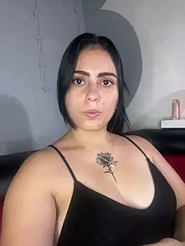 Snapshot of Azuna25 chatting on July 2026 06:28:01 PM Azuna25 online show from July 2026 06:28:01 PM
