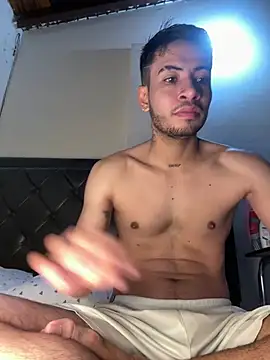 Snapshot of tom_thick chatting on March 2025 07:35:02 PM tom thick online show from March 2025 07:35:02 PM