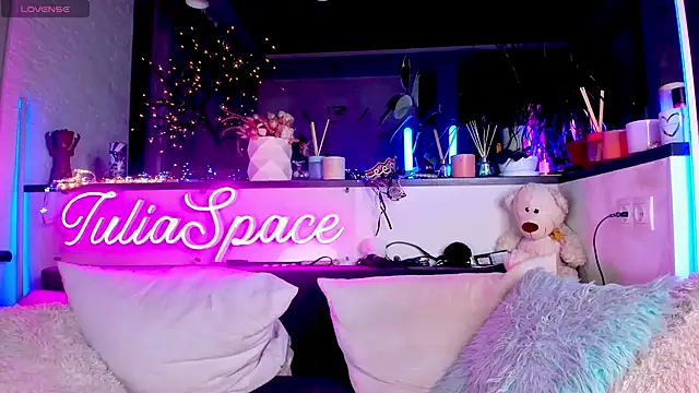  JuliaSpace  online show from December 2024 07:03:02 PM