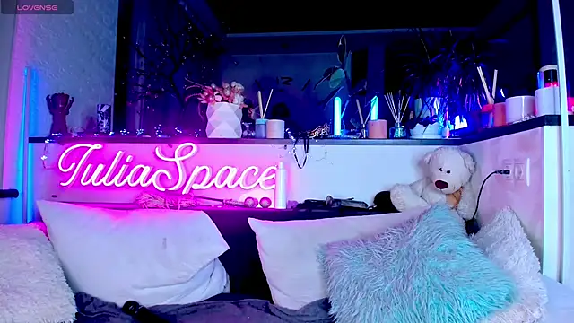  JuliaSpace  online show from January 2025 04:07:02 PM