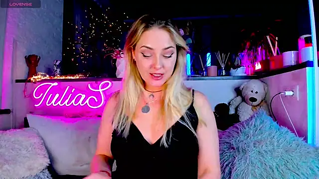  JuliaSpace  online show from January 2025 07:48:02 PM