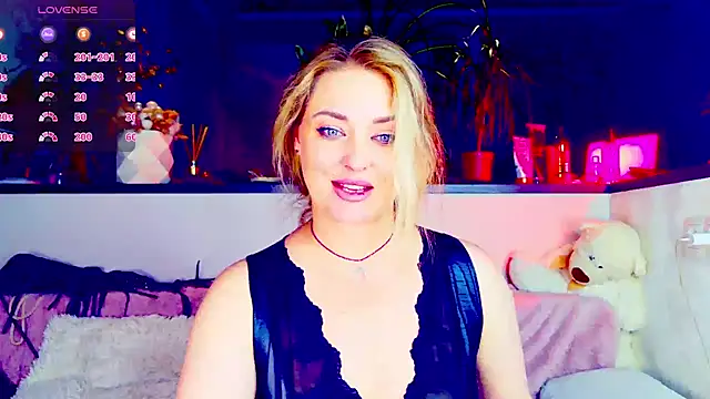  JuliaSpace  online show from June 2026 06:46:02 PM