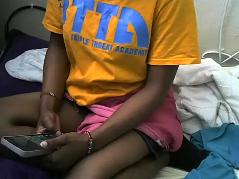 Ma-yolo001 online show from November 2025 09:30:01 AM