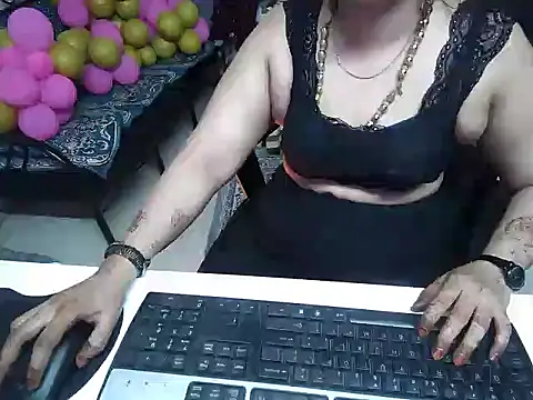 Snapshot of Arushisingh8888 chatting on December 2024 11:45:02 AM Arushisingh8888 online show from December 2024 11:45:02 AM
