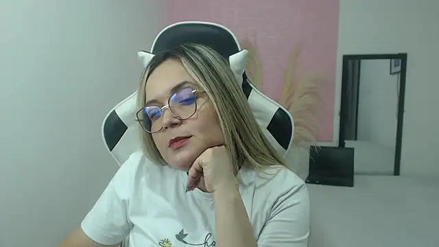 Snapshot of samy_vsn chatting on June 2026 07:06:02 PM samy vsn online show from June 2026 07:06:02 PM