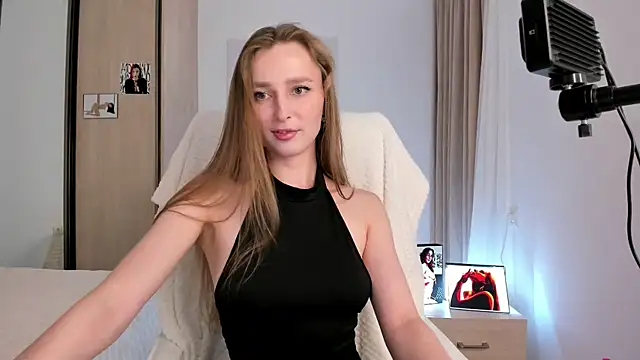 Snapshot of CharlotteWells chatting on November 2025 02:05:02 PM CharlotteWells online show from November 2025 02:05:02 PM