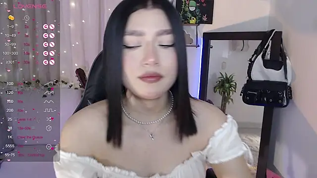 mily thomson b  online show from October 2025 08:53:02 PM