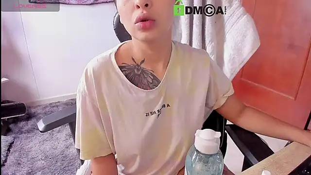 sweetcoralinee online show from November 2025 04:29:01 PM