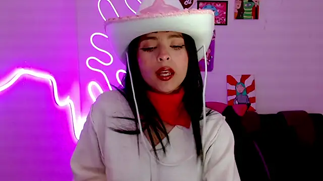 Snapshot of Kind_Scarlett chatting on February 2025 08:31:02 PM Kind Scarlett online show from February 2025 08:31:02 PM