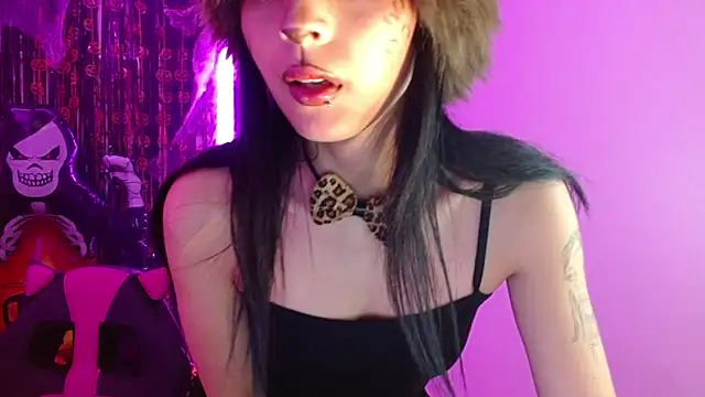 Snapshot of Kind_Scarlett chatting on October 2025 02:58:02 AM Kind Scarlett online show from October 2025 02:58:02 AM