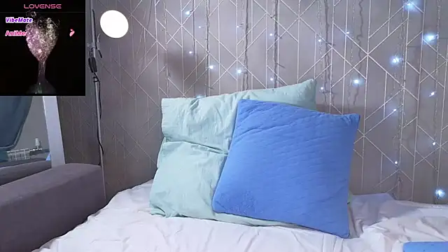 Snapshot of Allure_goldennX chatting on January 2025 01:54:01 AM Allure goldennX online show from January 2025 01:54:01 AM