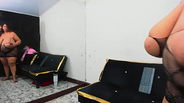 Lynn Jones online show from April 2026 04:37:01 AM