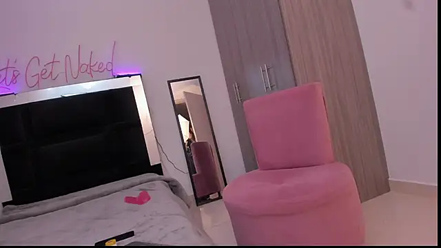 anahammerle online show from December 2024 10:15:02 AM