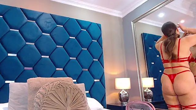 Snapshot of ThaniaJones chatting on February 2026 12:08:02 PM ThaniaJones online show from February 2026 12:08:02 PM