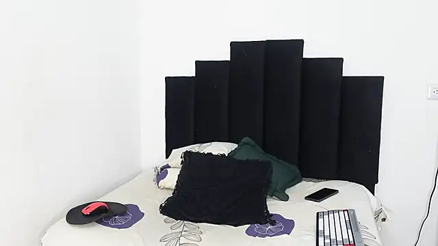 khloe kaczka  online show from February 2025 08:10:01 PM