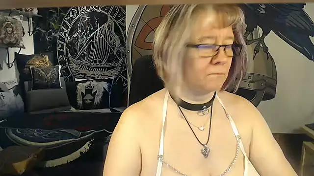 Snapshot of TittenMichelle chatting on February 2026 07:10:02 AM TittenMichelle online show from February 2026 07:10:02 AM