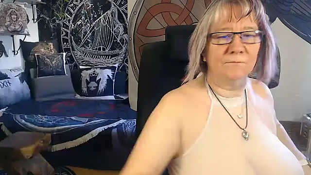 Snapshot of TittenMichelle chatting on February 2026 11:00:02 AM TittenMichelle online show from February 2026 11:00:02 AM