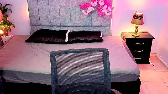 Lana stone  online show from October 2025 03:28:01 AM