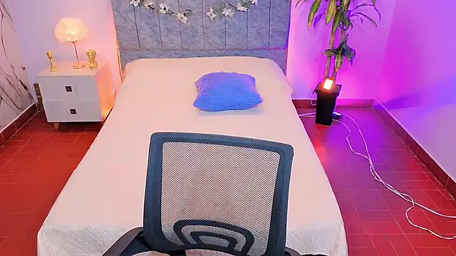 Lana stone  online show from January 2026 03:23:01 AM