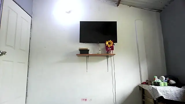 Snapshot of linzeysmith4 chatting on June 2026 07:02:02 PM linzeysmith4 online show from June 2026 07:02:02 PM