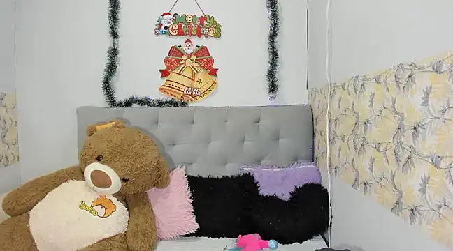 Snapshot of Emma-Wilson chatting on December 2024 04:45:01 AM Emma-Wilson online show from December 2024 04:45:01 AM
