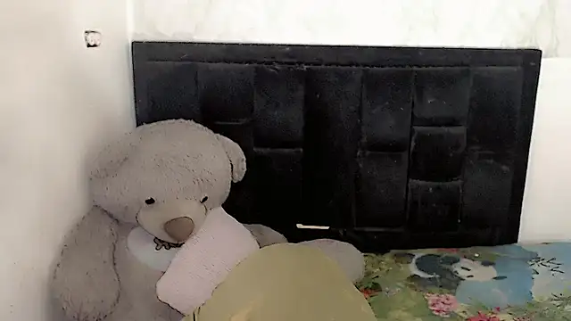 Michell Queen online show from November 2025 11:48:02 PM