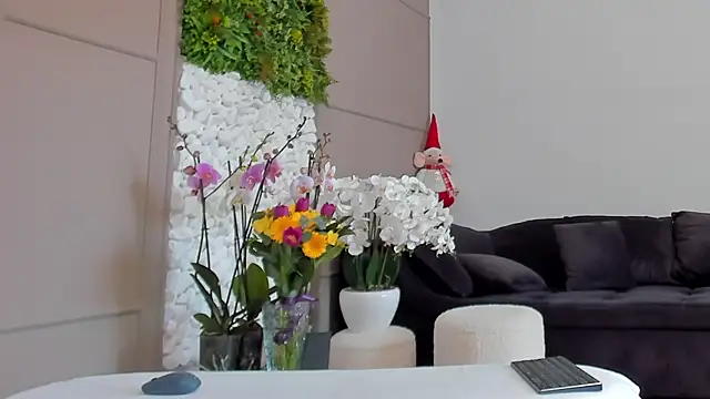 Deliciouslips online show from March 2025 09:18:02 AM