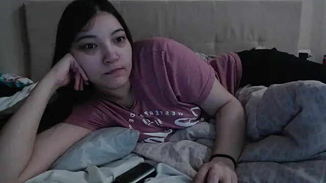 Snapshot of AlisaDevis chatting on May 2026 06:07:02 AM AlisaDevis online show from May 2026 06:07:02 AM
