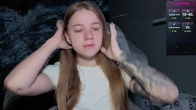 Snapshot of candy_maggie chatting on December 2025 01:17:01 PM candy maggie online show from December 2025 01:17:01 PM